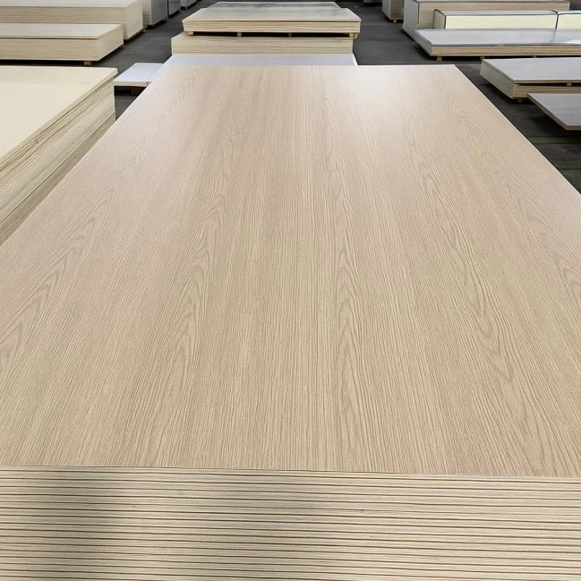 Matt mörkgrå Woodgrain spånskiva