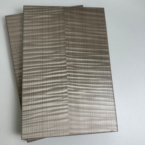 Texturerad träkorn dekorativ bräda
